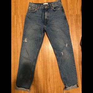 Mom Jeans. High Wasted.